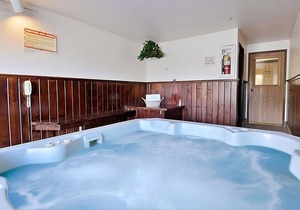 3 x 2 Queen Beds with Living Room at FairBridge Inn & Suites Sandpoint