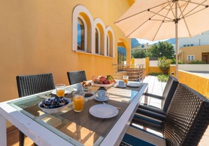 300 m² Apartment ∙ 4 bedrooms ∙ 8 guests