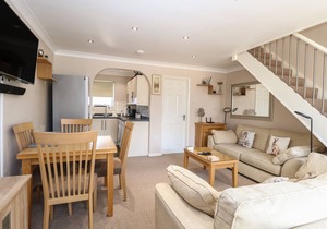 30 THE WATERSIDE HOLIDAY PARK, pet friendly, with a garden in Corton