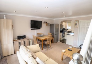 30 THE WATERSIDE HOLIDAY PARK, pet friendly, with a garden in Corton