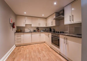 30 Trinity Mews - coaching mews just a few steps from harbour and town centre in quiet cul de sac -