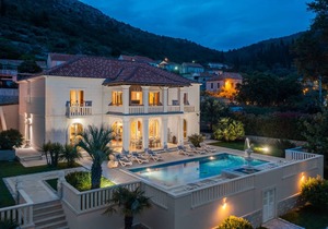 300 m² Villa ∙ 6 bedrooms ∙ 12 guests