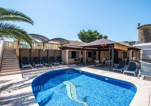 300 m² Villa ∙ 4 bedrooms ∙ 8 guests