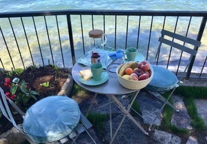 3½-room house in a sunny location right on the beach