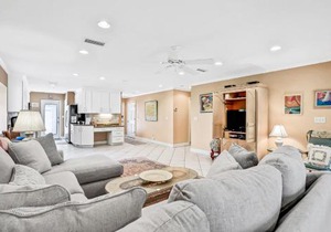 3214 Fairway Oaks