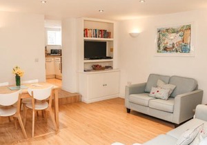 32A, Buxton