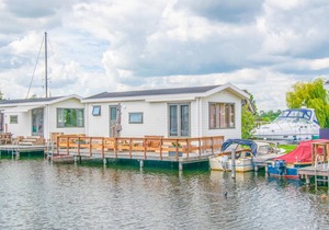 33 m² Houseboat ∙ 2 bedrooms ∙ 3 guests