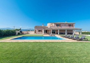350 m² Villa ∙ 5 bedrooms ∙ 10 guests