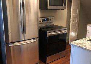 3507 Fabulous Midtown Townhome! Walk to TWO entertainment districts!