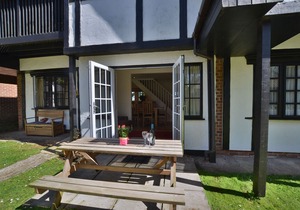 36 Tudor Court, Tolroy Manor