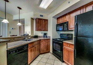 · 3Bdrm Gorgeous Condo - Private Balcony - Multiple Pools