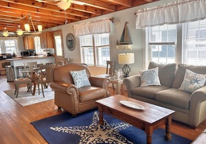 3BR/2BA - Ocean Front, Dog Friendly, Beach Steps Away, Sleeps 8
