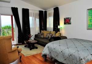 3br 3ba Sleeps 8 Amazing Home Away From Home, Great Views. Casa Donna Rosa B&B.