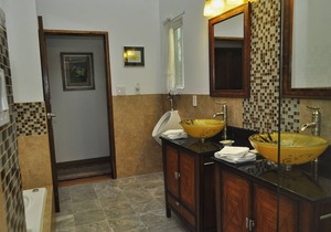 3br 3ba Sleeps 8 Amazing Home Away From Home, Great Views. Casa Donna Rosa B&B.