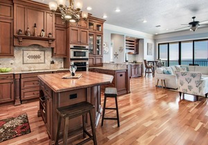 3BR/3BA ~ ON THE BEACH! Sleeps 9 ~ Huntington By The Sea