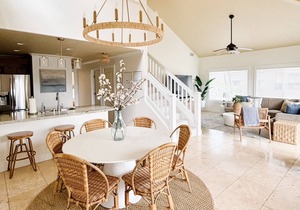 3BR/3BA Villa: Central A/C! Short Walk To Beach!