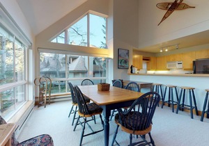 3BR | Alpine Greens | King Bed w/4 Piece Ensuite | Golf Course Location | Parking
