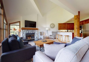 3BR | Blackcomb Greens | King Bed | Jacuzzi Tub | Fireplace | Private Balcony | Parking