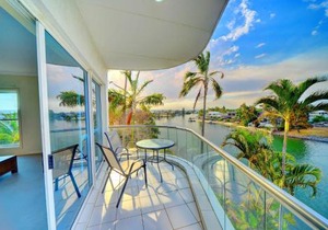 3br Broadbeach Lakefront Apartment - CoastHM