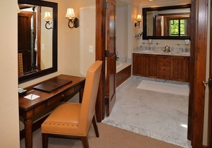 3BR - MOUNTAIN VIEW - RESIDENTIAL SUITE - TIMBERS BACHELOR GULH CLUB