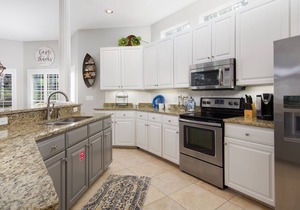 3BR Poolside Villa w/6-Seat GOLF CART! Screened Porch, Near Beach, Pool, Tram