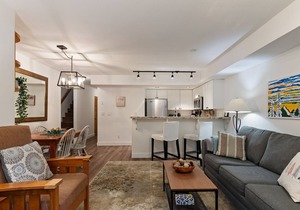 3BR | Valhalla | King Bed | Village Location | Communal Hot Tub | Gas Fireplace | Parking