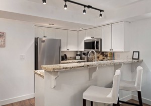 3BR | Valhalla | King Bed | Village Location | Communal Hot Tub | Gas Fireplace | Parking