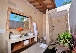 3BR Villa Near Finns Beach Club! - W/Swimming Pool!