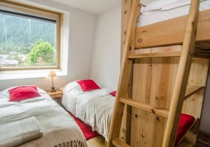 3rd floor, balcony, fireplace or stove, tv, ski locker, 77m², Chamonix