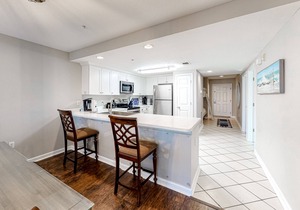 3rd Floor Condo with Shared Pools/Tennis, Private W/D, WiFi, and Central AC