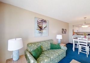 3rd Floor Ocean View Condo w/ WiFi, Private W/D, AC, Shared Pool/Hot Tub