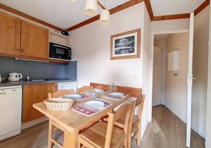 3rd floor, view mountain/ski slopes, balcony, tv, ski locker, 24m², Les Menuires