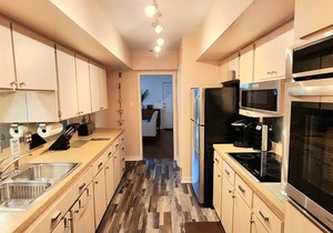 4/4 Beach House w/kng beds, gym and gameroom. Only a 3 min walk to beach!