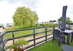 4 Avocet Quay , Emsworth - sleeps 4 guests in 2 bedrooms