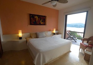4 Bdrm Waterfront Property Overlooking Playa La Ropa