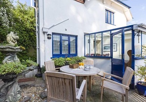 4 Bed - Beach Cottage - Sleeps 8 guests in 4 bedrooms