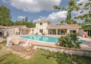4 bedroom accommodation in Saint-Vivien-de-Medoc