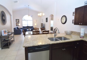 4 bed pool home, 2 king suites, west-facing pool, games room, Disney 11 miles!