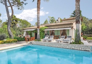 4 bedroom accommodation in Roquefort les Pins