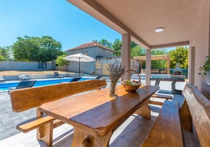 4 bedroom accommodation in Donje Rastane