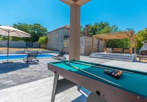 4 bedroom accommodation in Donje Rastane