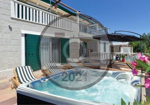4 bedroom accommodation in Cista Provo