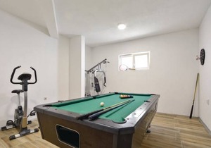 4 bedroom accommodation in Cista Provo