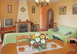 4 bedroom accommodation in Corumbela