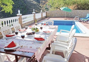4 bedroom accommodation in Corumbela