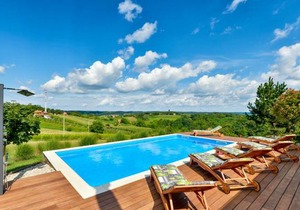 4 bedroom accommodation in Bedenica