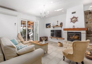 4 bedroom accommodation in Cesarica