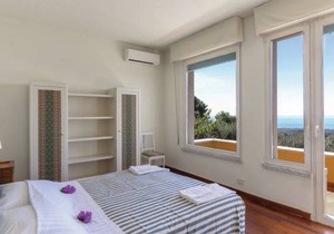 4 bedroom accommodation in Carrara -MS-