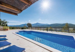 4 bedroom accommodation in Kijevo