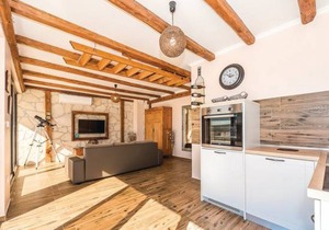 4 bedroom accommodation in Kijevo
